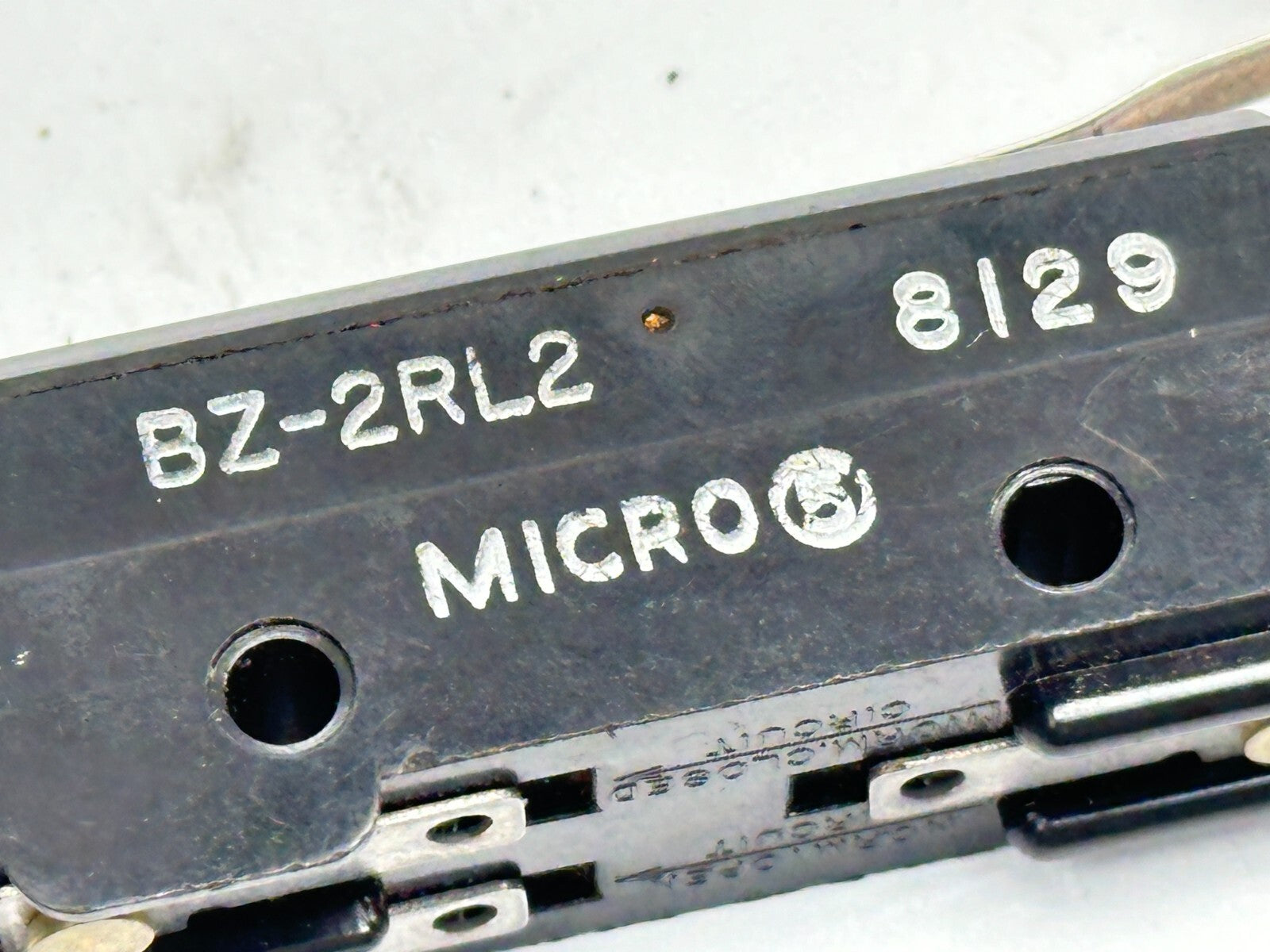 Micro Switch BZ-2RL2 Roller Limit Switch 15A 125/250/480VAC 8129 - Maverick Industrial Sales