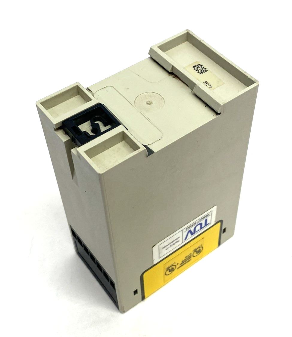 Banner Engineering AT-AM-2A DUO-Touch Two-Hand Control Button Safety Relay 71976 - Maverick Industrial Sales