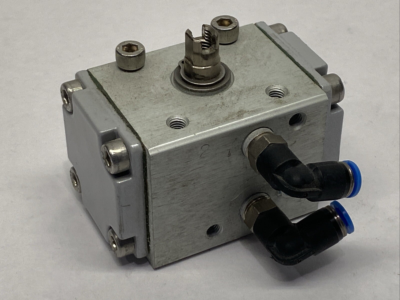 Festo DAPS-0008-090-R-F03 Semi-Rotary Drive 90 Degrees 7Nm 549666 - Maverick Industrial Sales