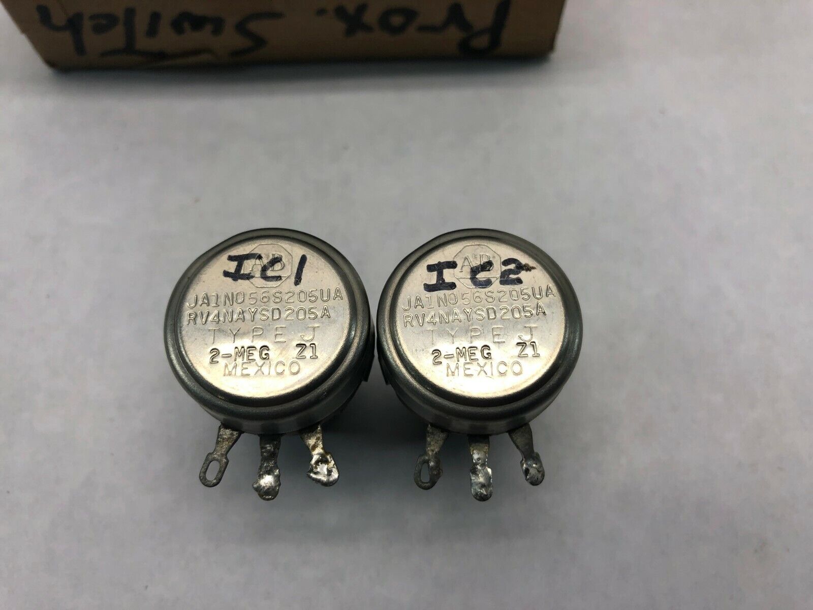 Allen Bradley 2-MEG Z1 Type J Knob Proxy Switches, JA1N056S205UA, Lot of 2 - Maverick Industrial Sales