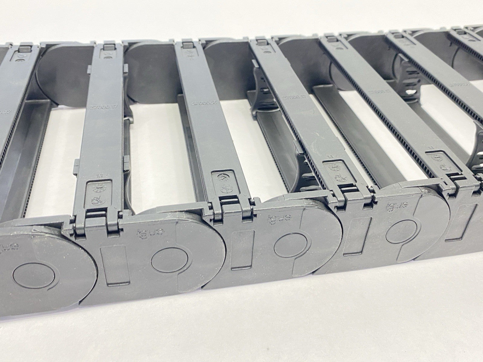 2600.17.100.0 | Igus Series 2600 Energy Chain 13 Links 2.38ft Length - New Other - Maverick Industrial Sales