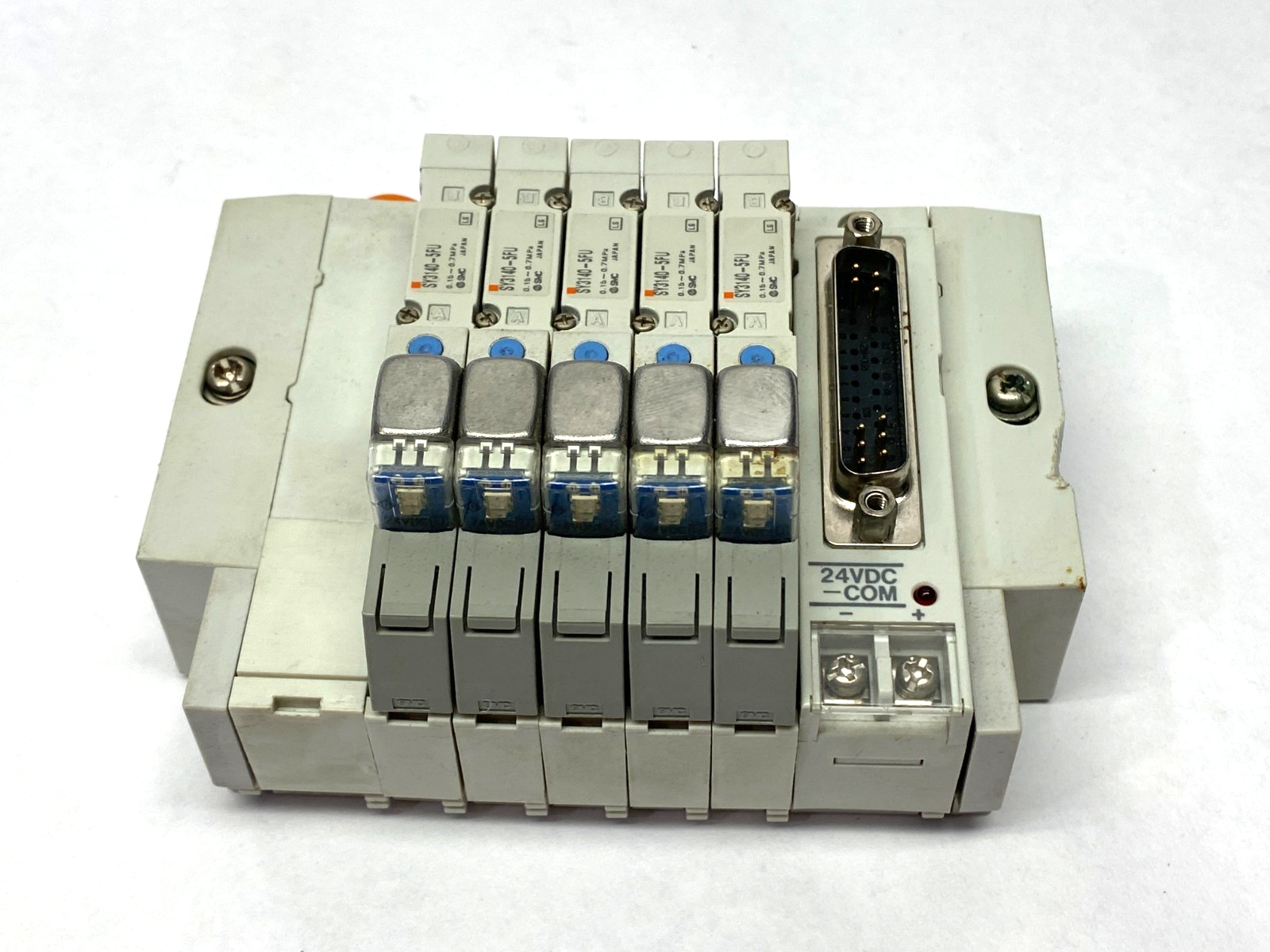 SS5Y3-45NFD-05U-N7 | SMC Pneumatic Manifold Assembly 1/4" Ports 24VDC DAMAGED - Used - Maverick Industrial Sales