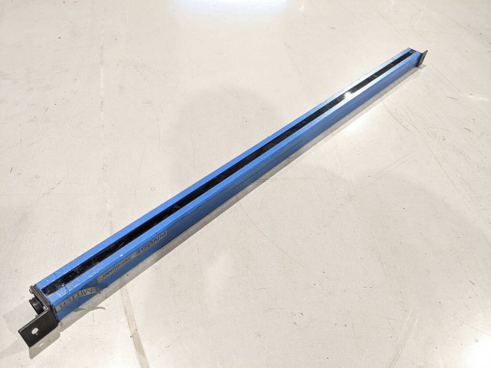Pinnacle MG-36-OF-AU Microguard Light Curtain Emitter - Maverick Industrial Sales