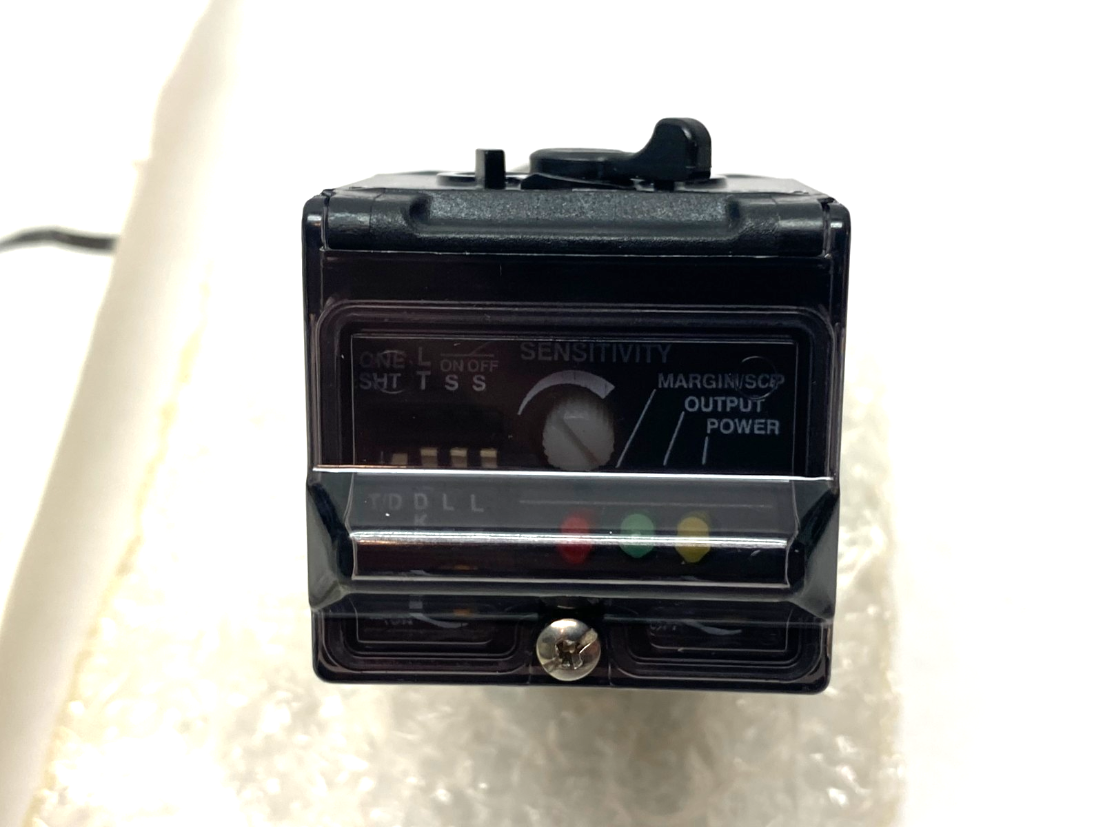 42GRF-9003-QD1 | Allen Bradley Ser. B PHOTOSWITCH Fiber Optic Sensor, Infrared - New – Open box - Maverick Industrial Sales