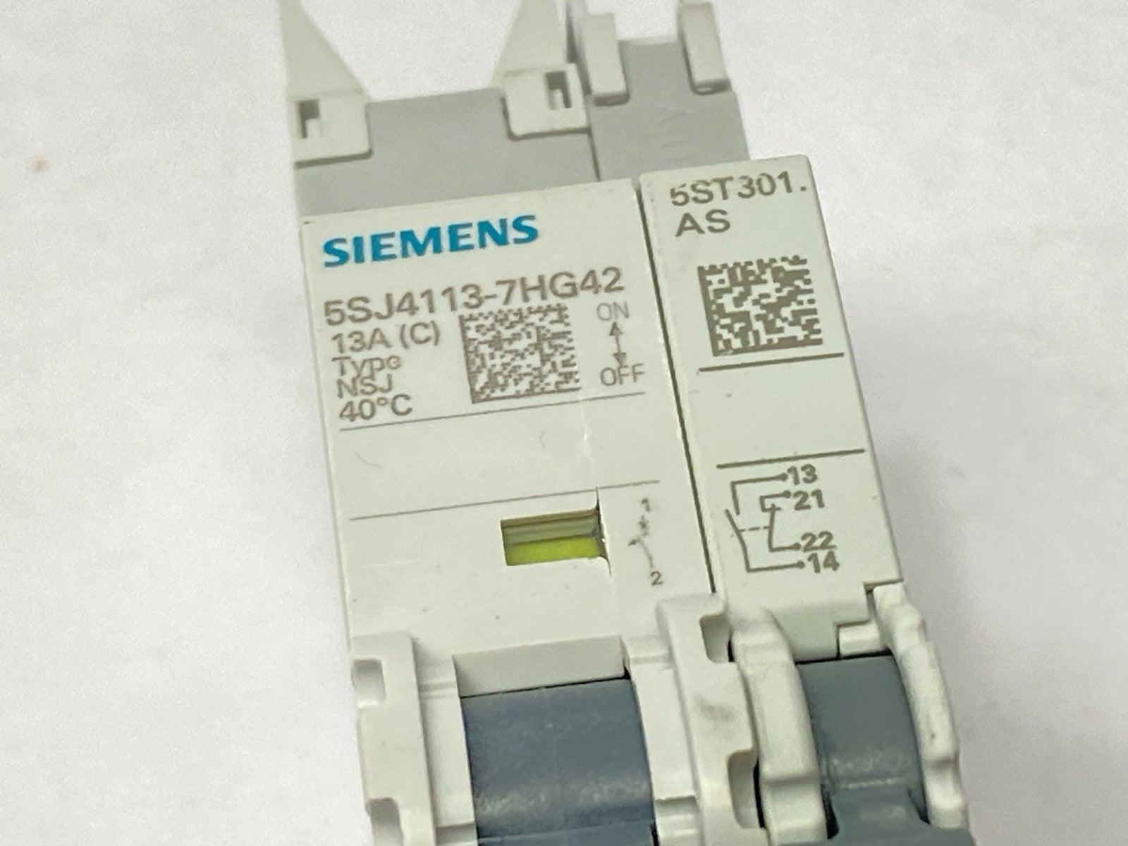 Siemens 5SJ4113-7HG42 Circuit Breaker 1P 13A 277V/489V w/ 5ST3010-0HG Switch - Maverick Industrial Sales
