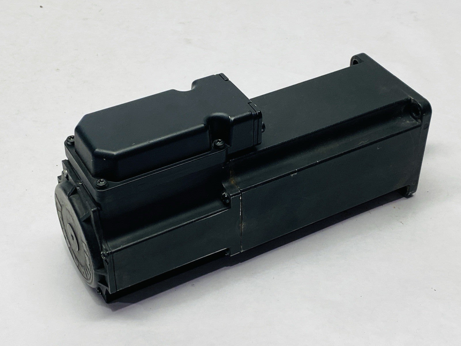 Rexroth R911260464 3-Phase Synchronous PM Motor MKD041B-144-KG0-KN - Maverick Industrial Sales