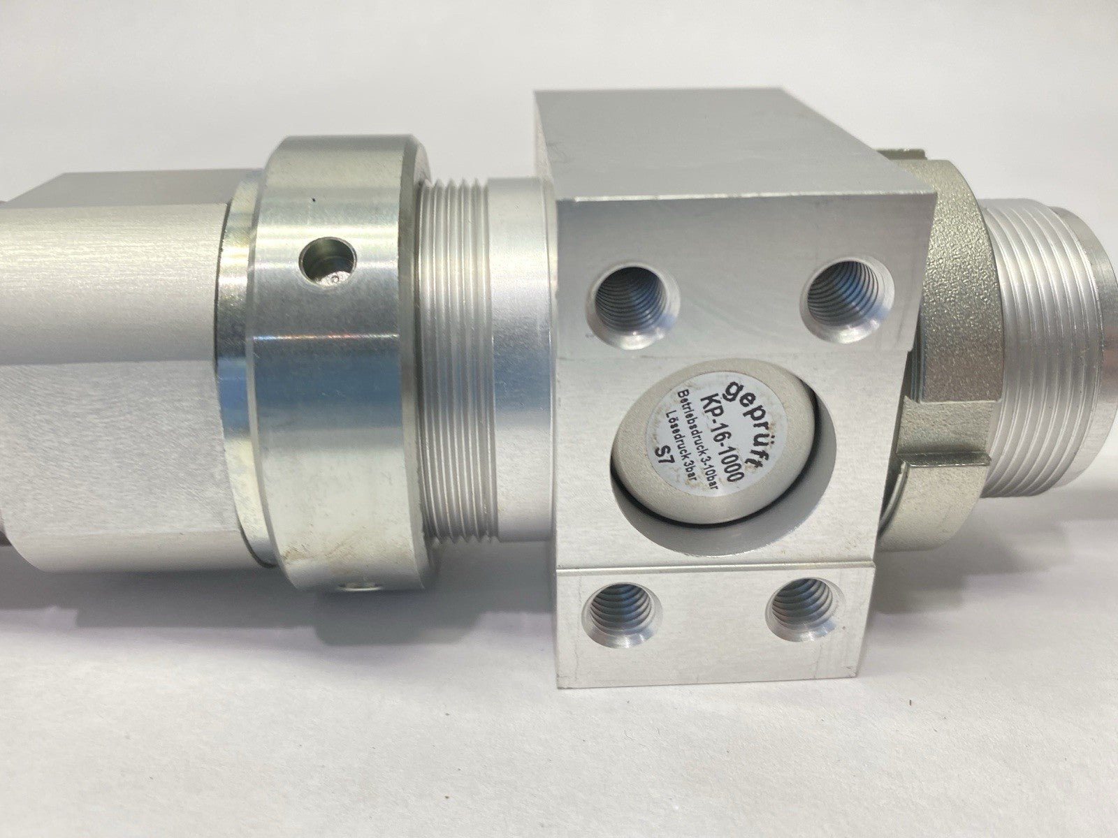 Festo DSNU-40-250-PPS-A-KP Round Cylinder 40mm Bore 250mm Stroke 193993 - Maverick Industrial Sales