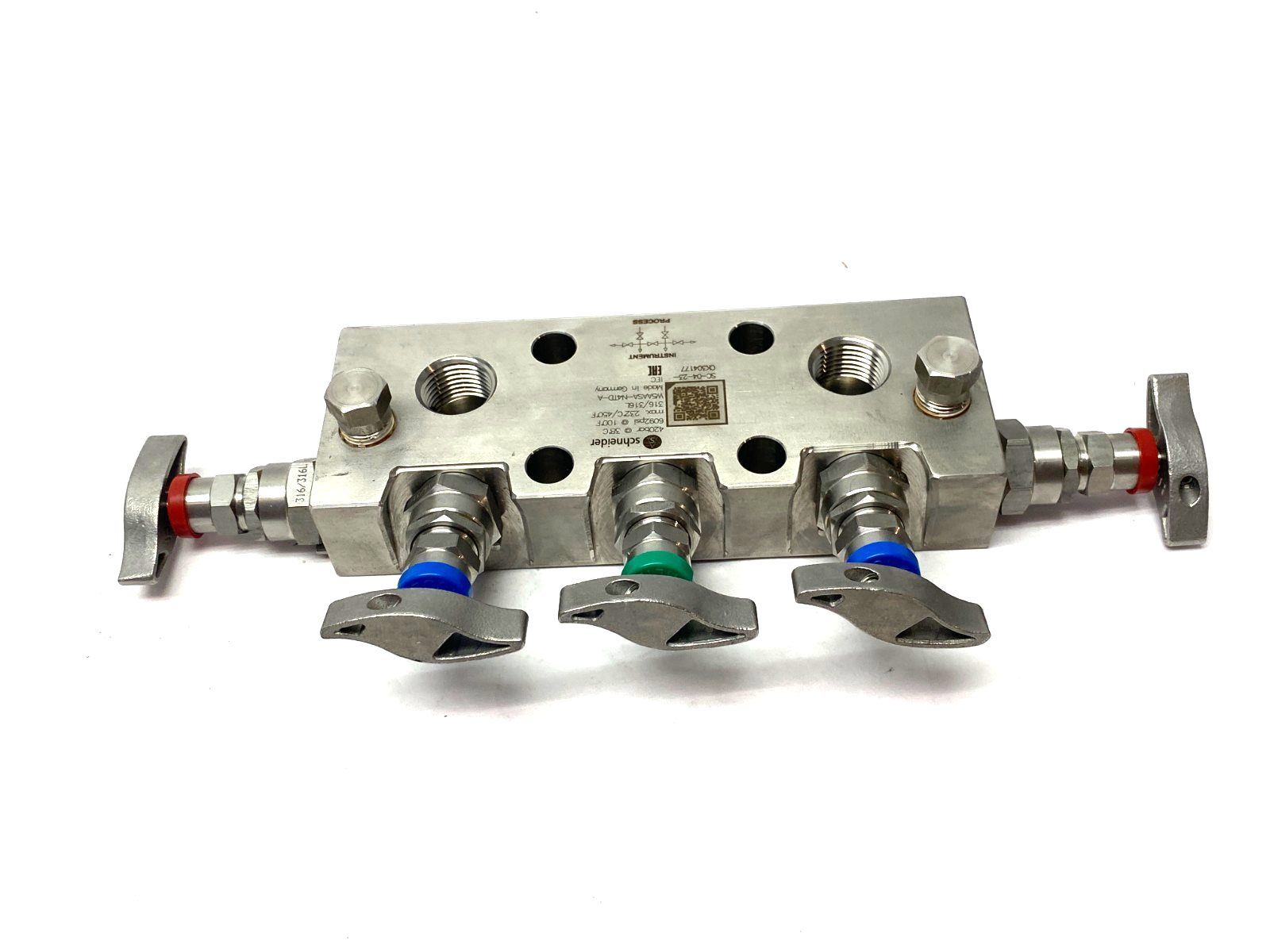 W5AASA-N4TD-A | Schneider Stainless Steel 5-Valve Manifold 6092psi/420bar - New – Open box - Maverick Industrial Sales