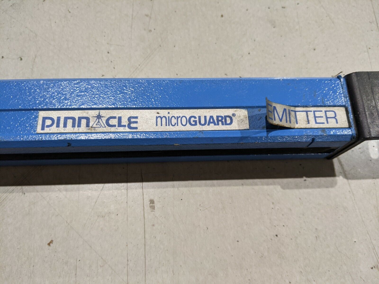 Pinnacle MG-36-OF-AU Microguard Light Curtain Emitter - Maverick Industrial Sales