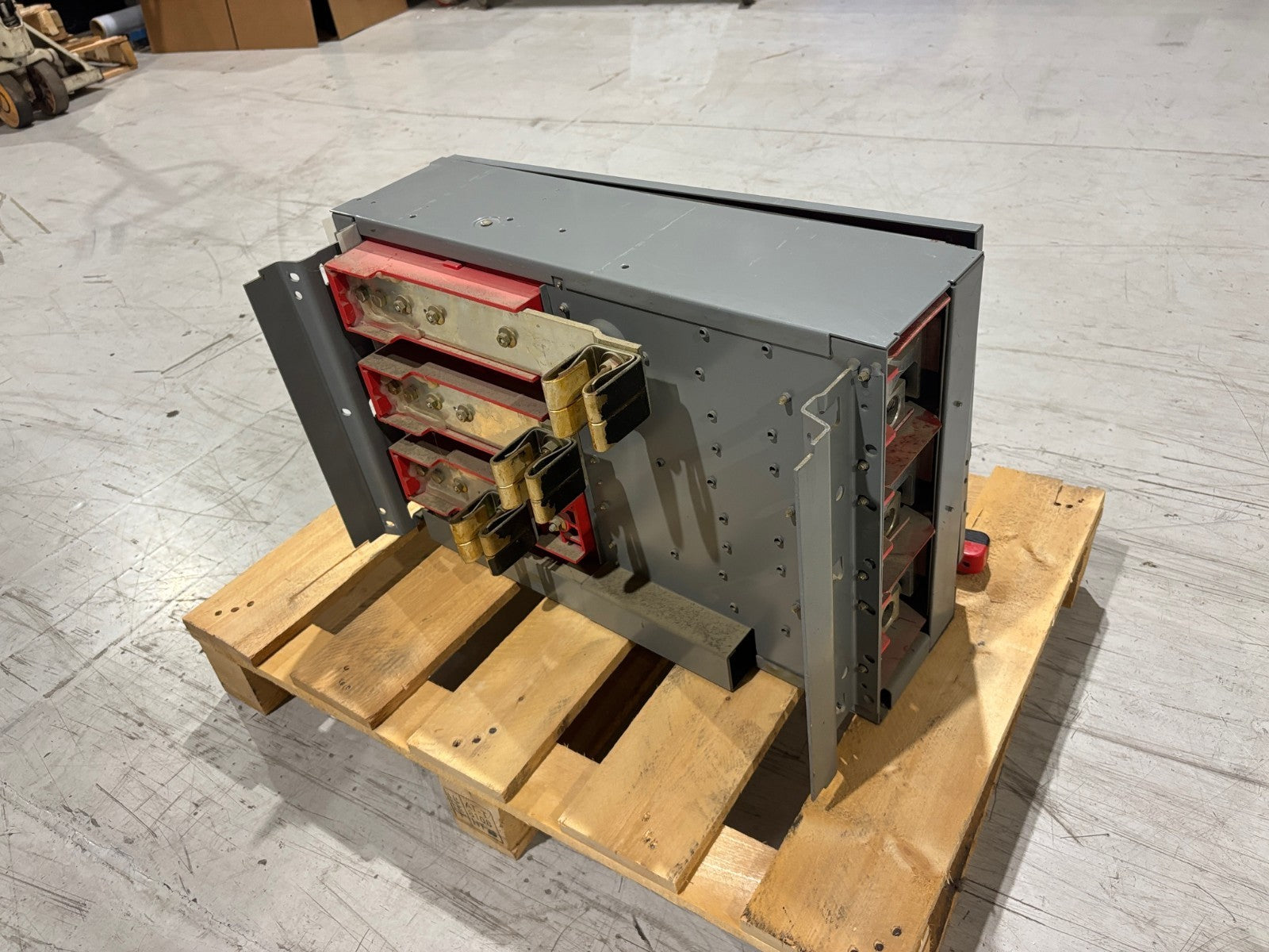 QMB366W | Square D Ser. E2 600A 3 Pole 600V Fusible Panelboard Switch Broken Hinge - Used - Maverick Industrial Sales