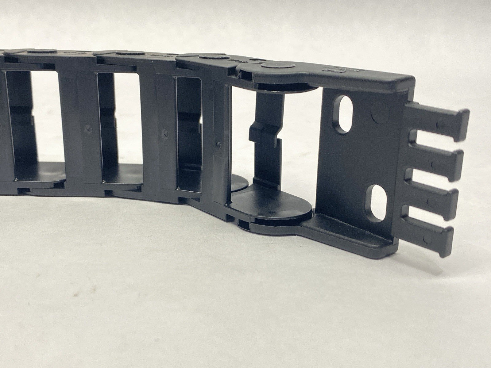 E14.3.028.0 | Igus E14 Series Energy Chain 14 Links 1.4ft Length w/ 114-3-12PZ-A1 - New Other - Maverick Industrial Sales