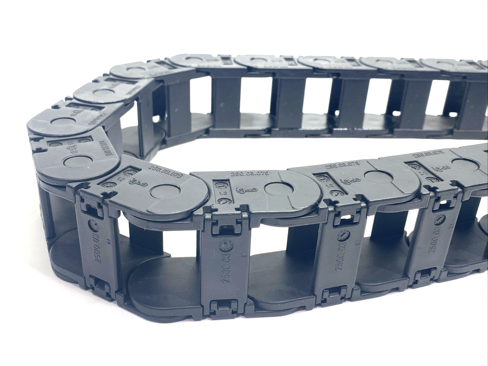 Igus 250.03.075 Series 250 Snap-Open E2 Cable Carrier 21 Link 3FT 250-03-075-0 - Maverick Industrial Sales