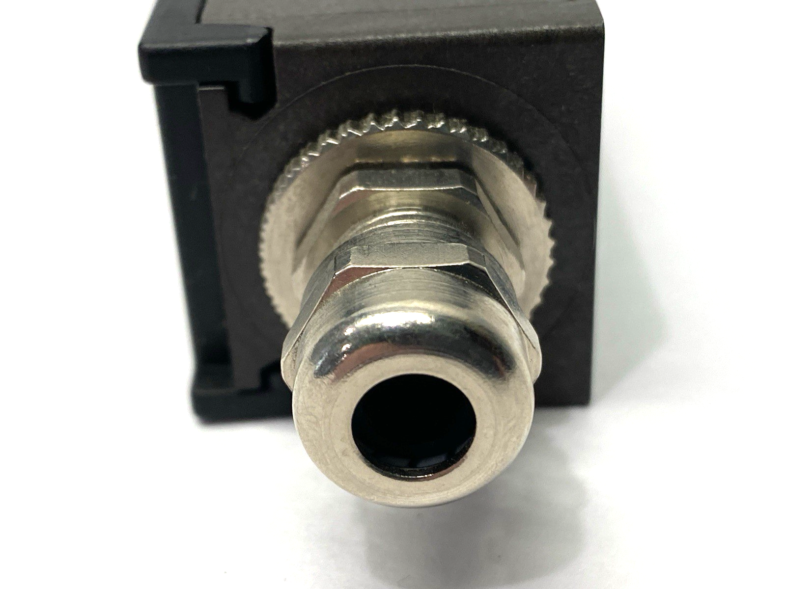 Schmersal TV14H 236-20z-1807/1894 Limit Switch w/ Roller Lever 230VAC 6kV - Maverick Industrial Sales
