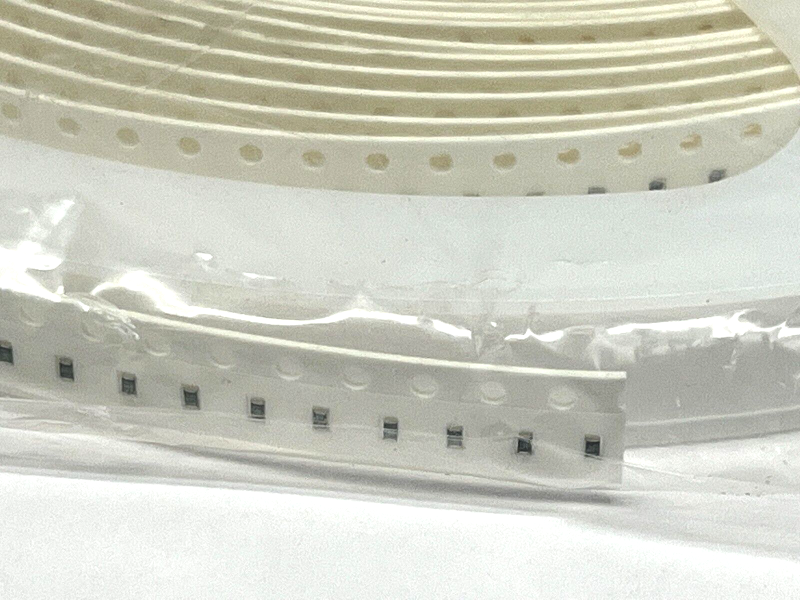 Yageo RC0603FR-07560RL Chip Resistor 560 Ohms ±1% 0.1W 1/10W LOT OF 3300 - Maverick Industrial Sales
