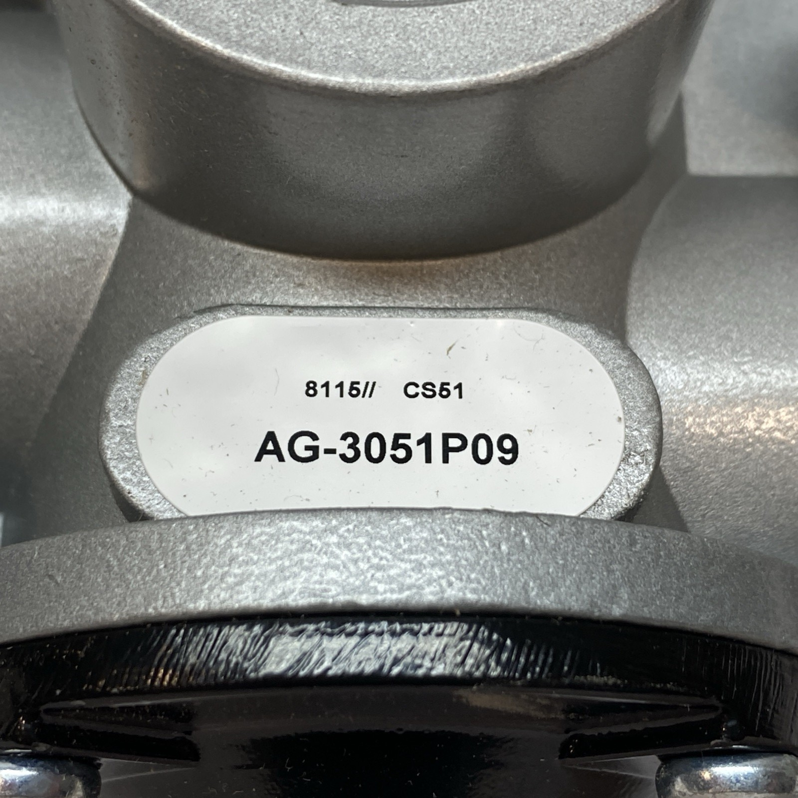 Univer AG-3051P09 Solenoid Vacuum Valve 4-011-04-0524 4011040524 - Maverick Industrial Sales
