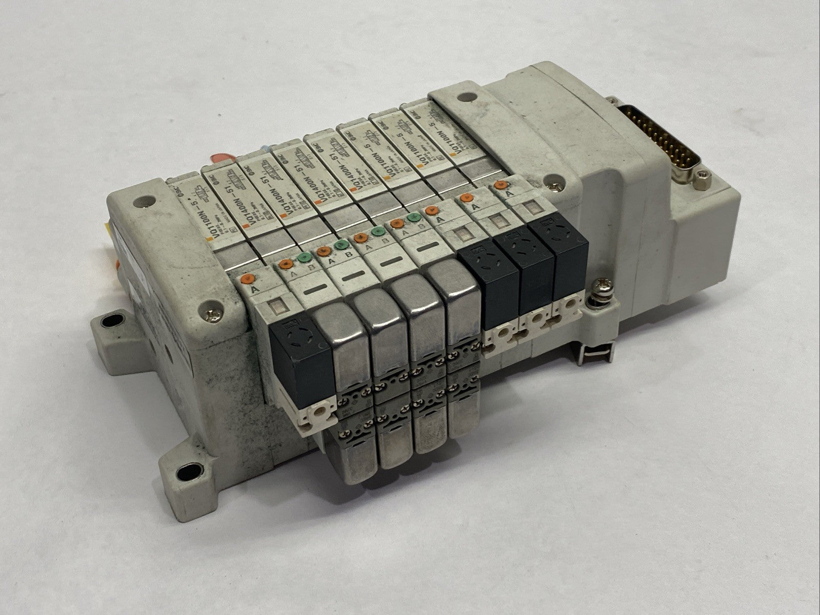 SMC VV5QC11-08N7FD2 Pneumatic Manifold 8-Station w/ 4x VQ1100N-5 4x VQ1400N-51 - Maverick Industrial Sales