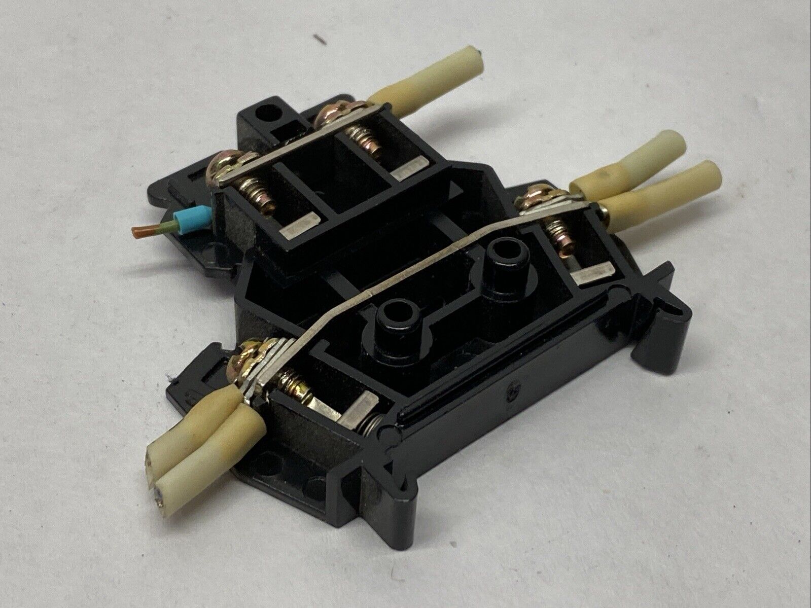 IDEC DSTB-15W Terminal Block 600V LOT OF 6 - Maverick Industrial Sales