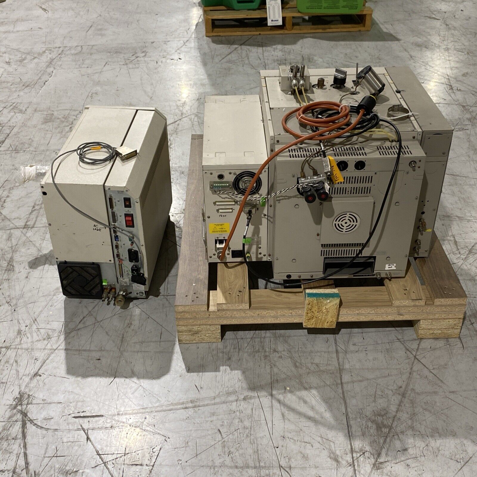 Fisons Gas Chromatograph Model GC8000 series 8035 with MD800 FOR PARTS - Maverick Industrial Sales