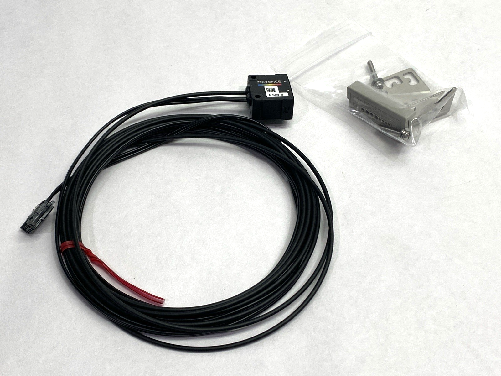 Keyence CZ-H35S RGB Digital Fiber Optic Sensor - Maverick Industrial Sales