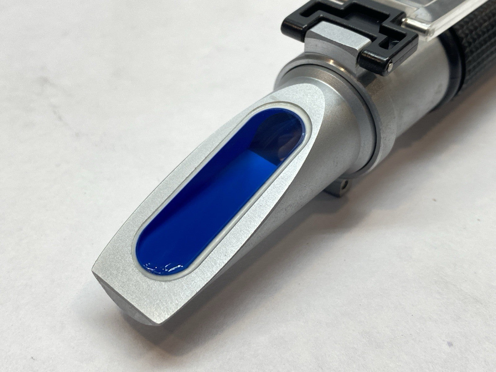 084320 | Ariana Handheld Analog Refractometer 0-32% - Used - Maverick Industrial Sales