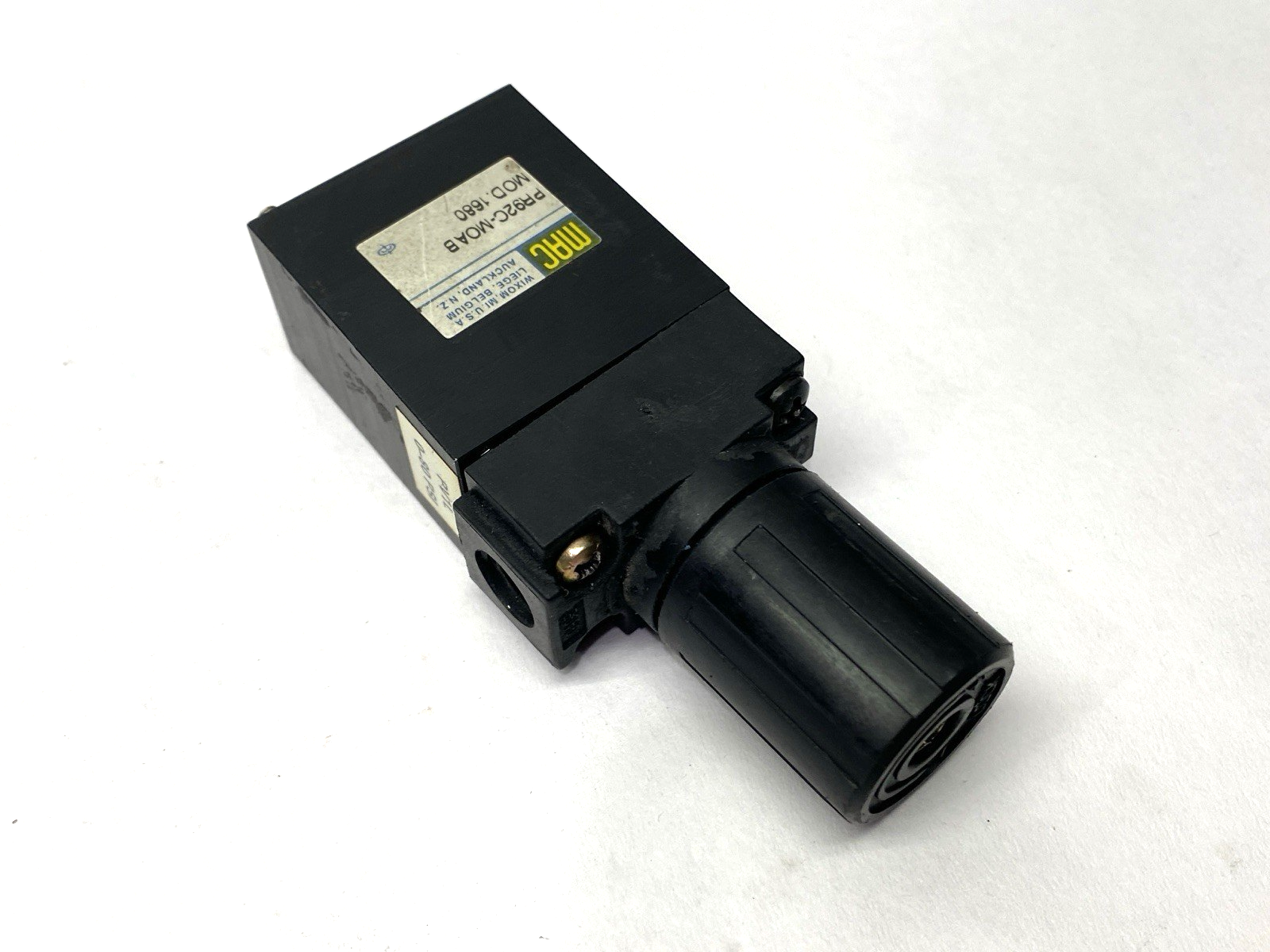 PR92C-MOAB | MAC Valves Pneumatic Pressure Regulator MISSING SCREW - Used - Maverick Industrial Sales