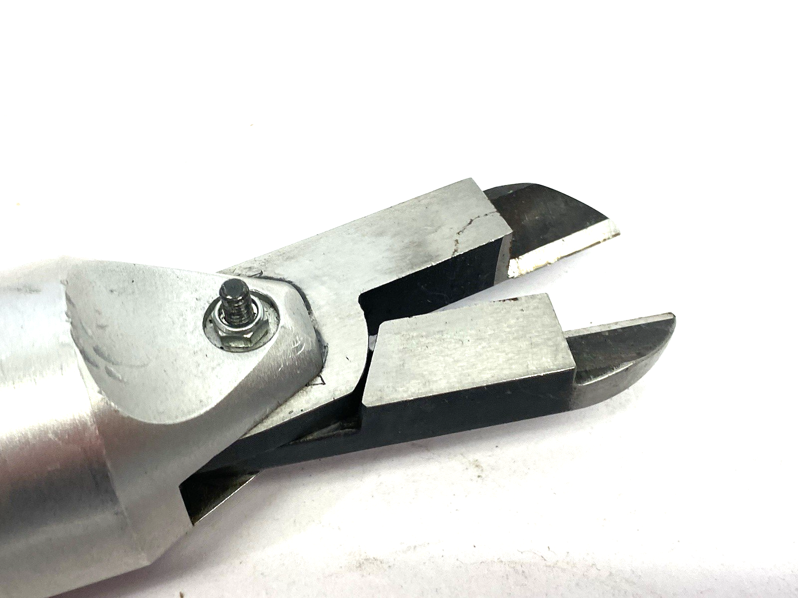 Vessel GT-NR20 Hand Held Air Nipper w/ Angled Cutting Blades - Maverick Industrial Sales