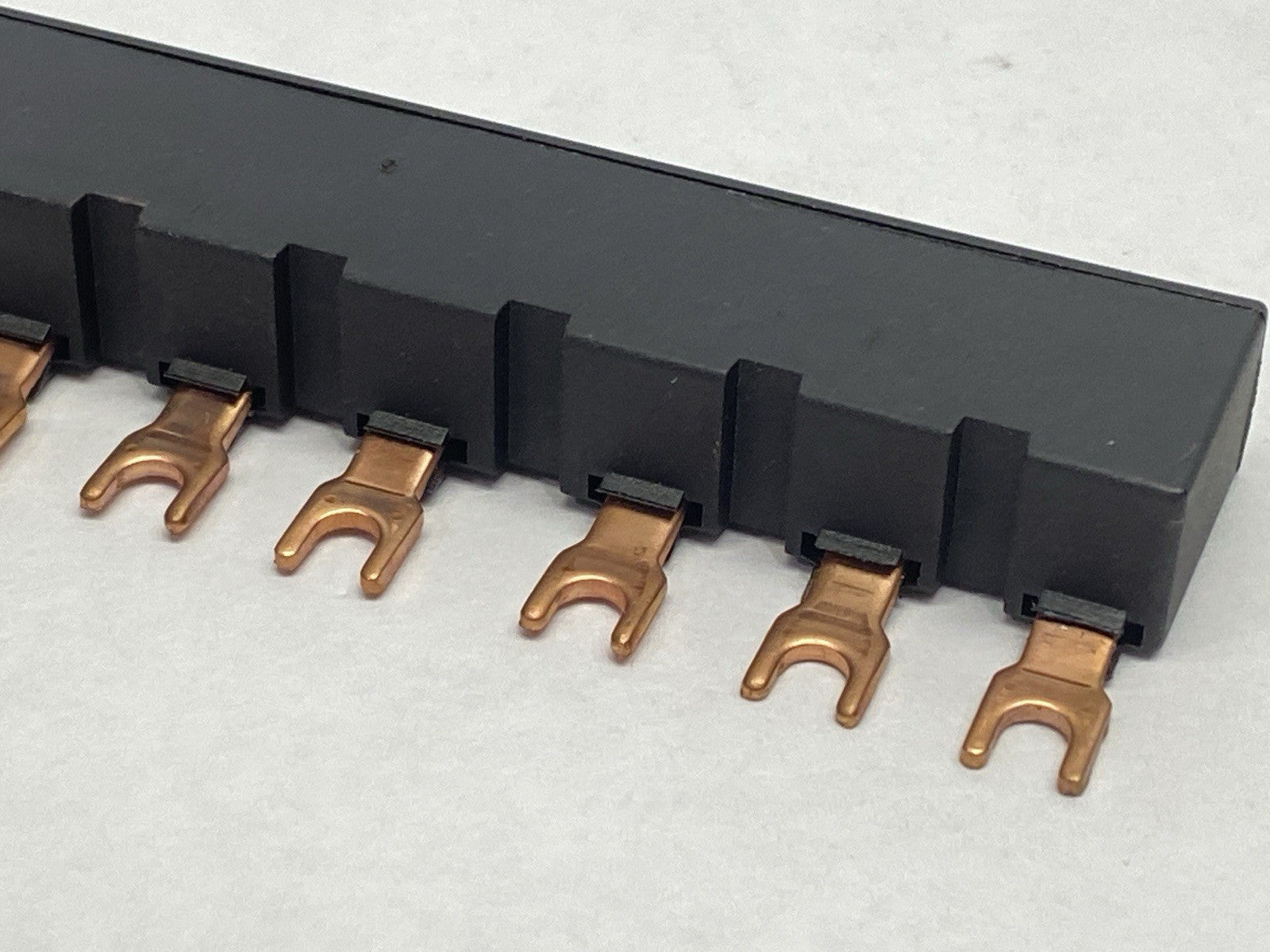 Siemens 3RV1915-1CB Busbar 3-Phase 600VAC 65A - Maverick Industrial Sales