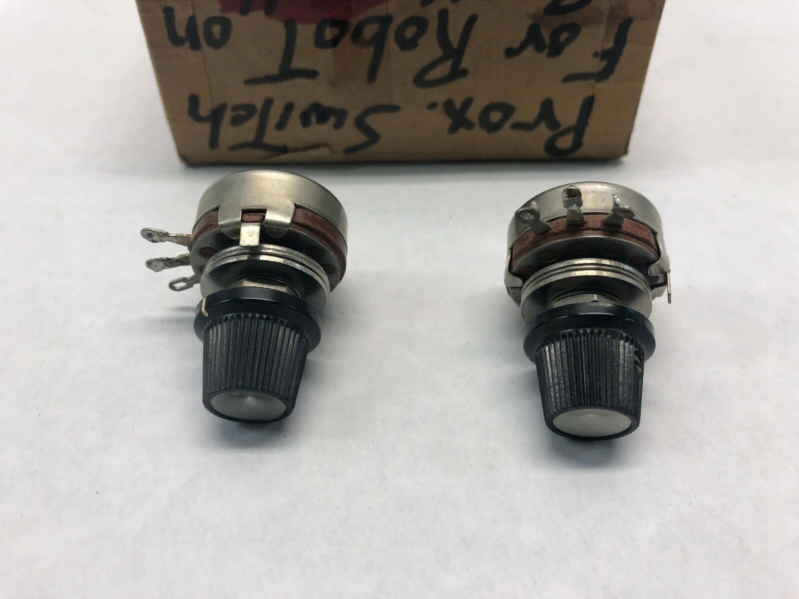 Allen Bradley 2-MEG Z1 Type J Knob Proxy Switches, JA1N056S205UA, Lot of 2 - Maverick Industrial Sales
