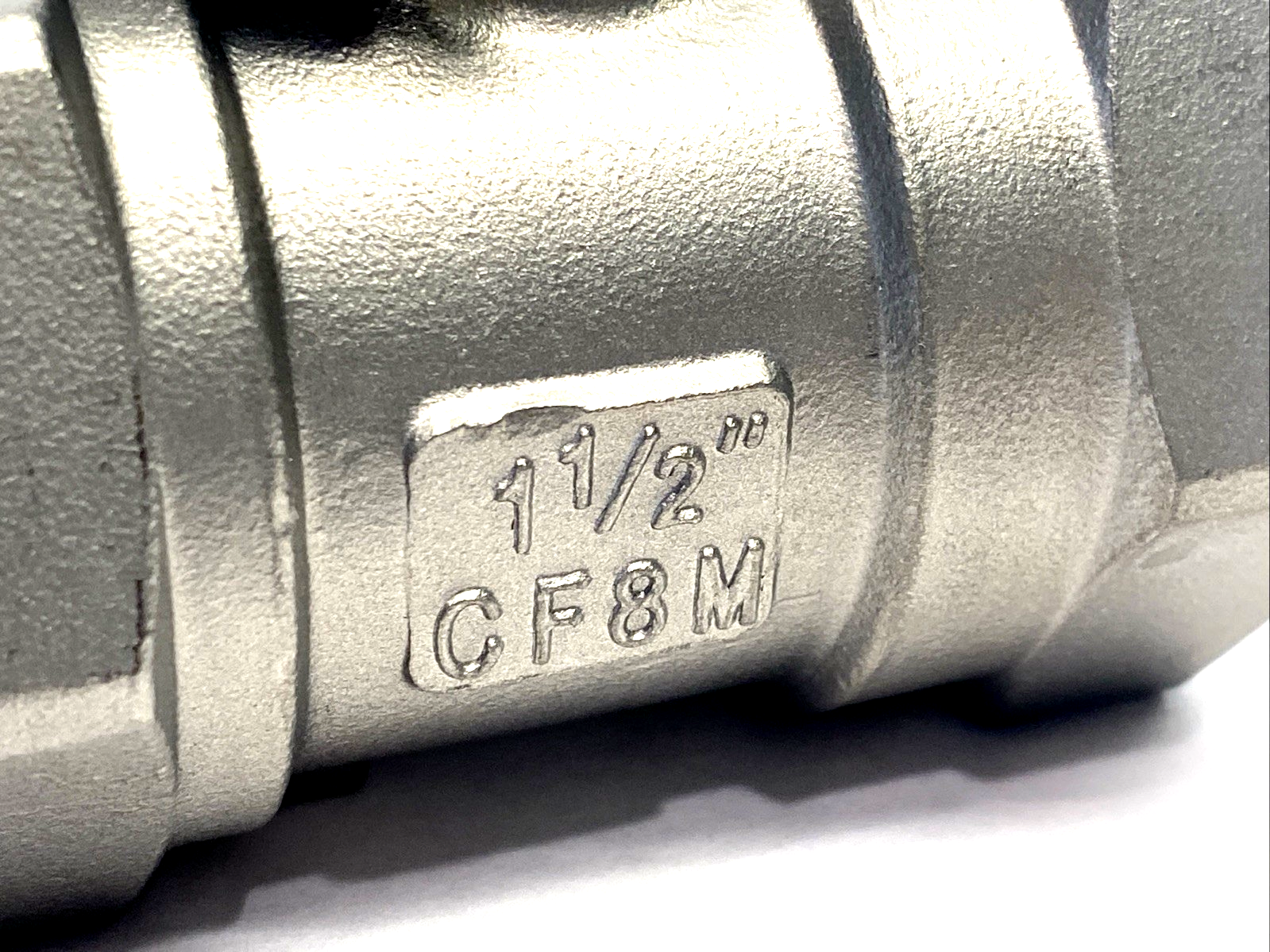 SSLBV150SP | Dixon Stainless Steel Ball Valve, Lockable Handle 1-1/2" NPT 1000 WOG - New – Open box - Maverick Industrial Sales