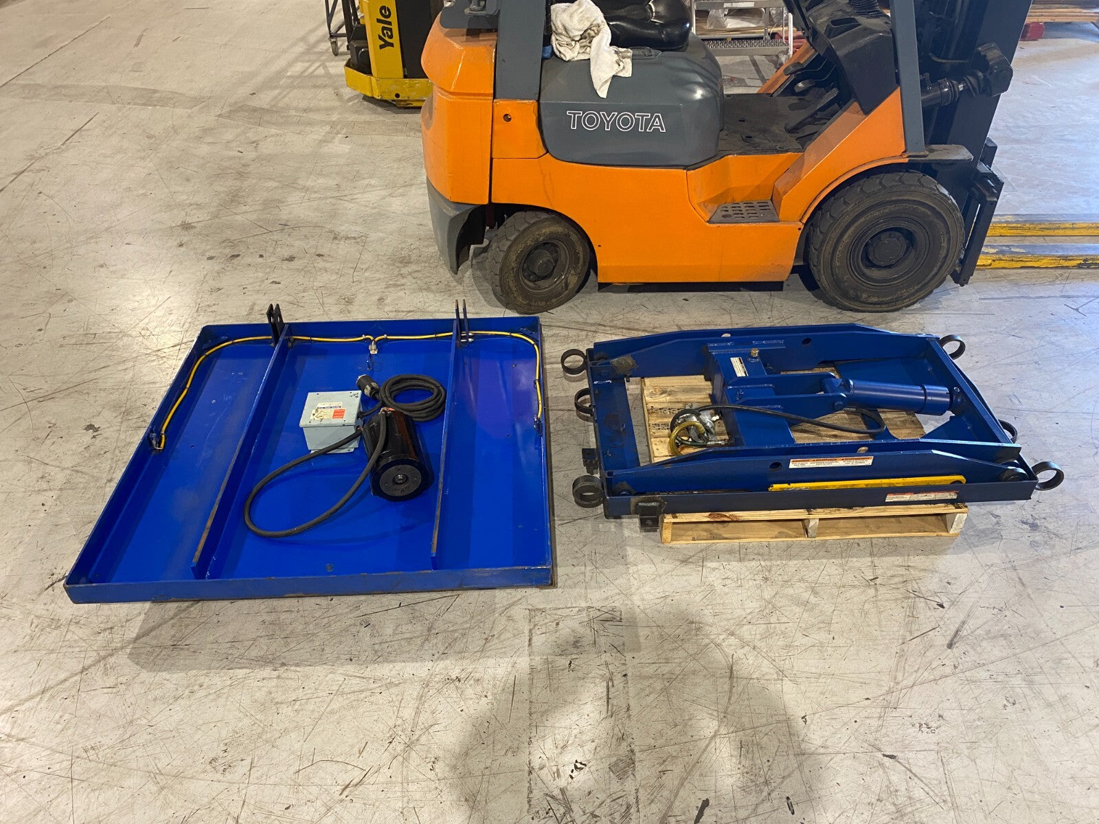 Vestil EHLT-4848-3-43 Electric/Hydraulic Scissor Lift Table 3000lbs Capacity - Maverick Industrial Sales