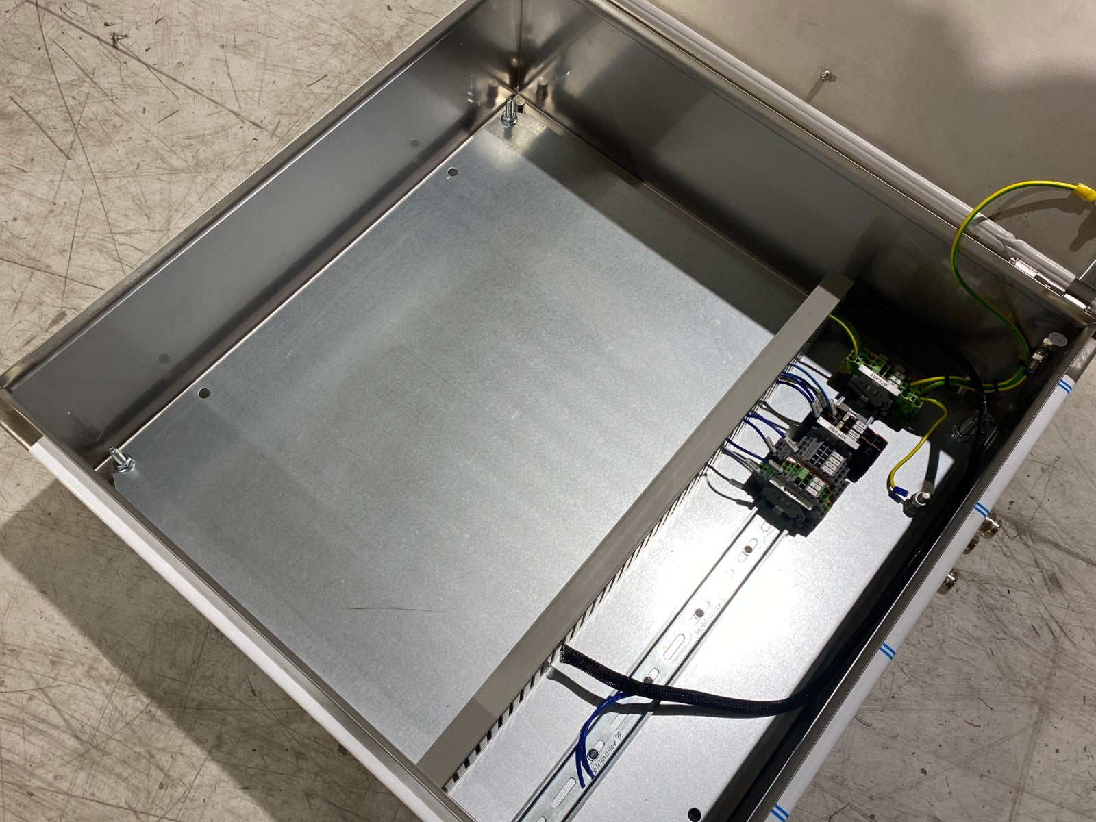 9405600 | Rittal KEL 9405.600 Stainless Steel Enclosure 600x600x210mm HOLE CUT - New – Open box - Maverick Industrial Sales