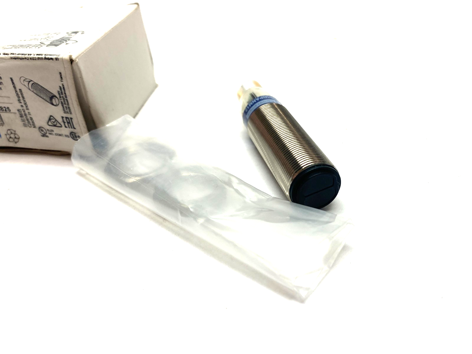 Telemecanique XUB5BPANM12 Photoelectric Proximity Sensor, XU, XUB, Diffuse - Maverick Industrial Sales