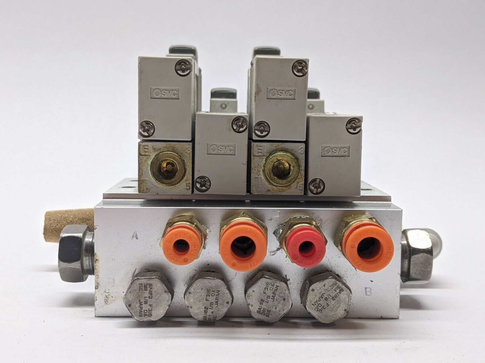 SMC SS5Y5-41-04-01N Bar Manifold w/ 4) SY5140-5WO - Maverick Industrial Sales