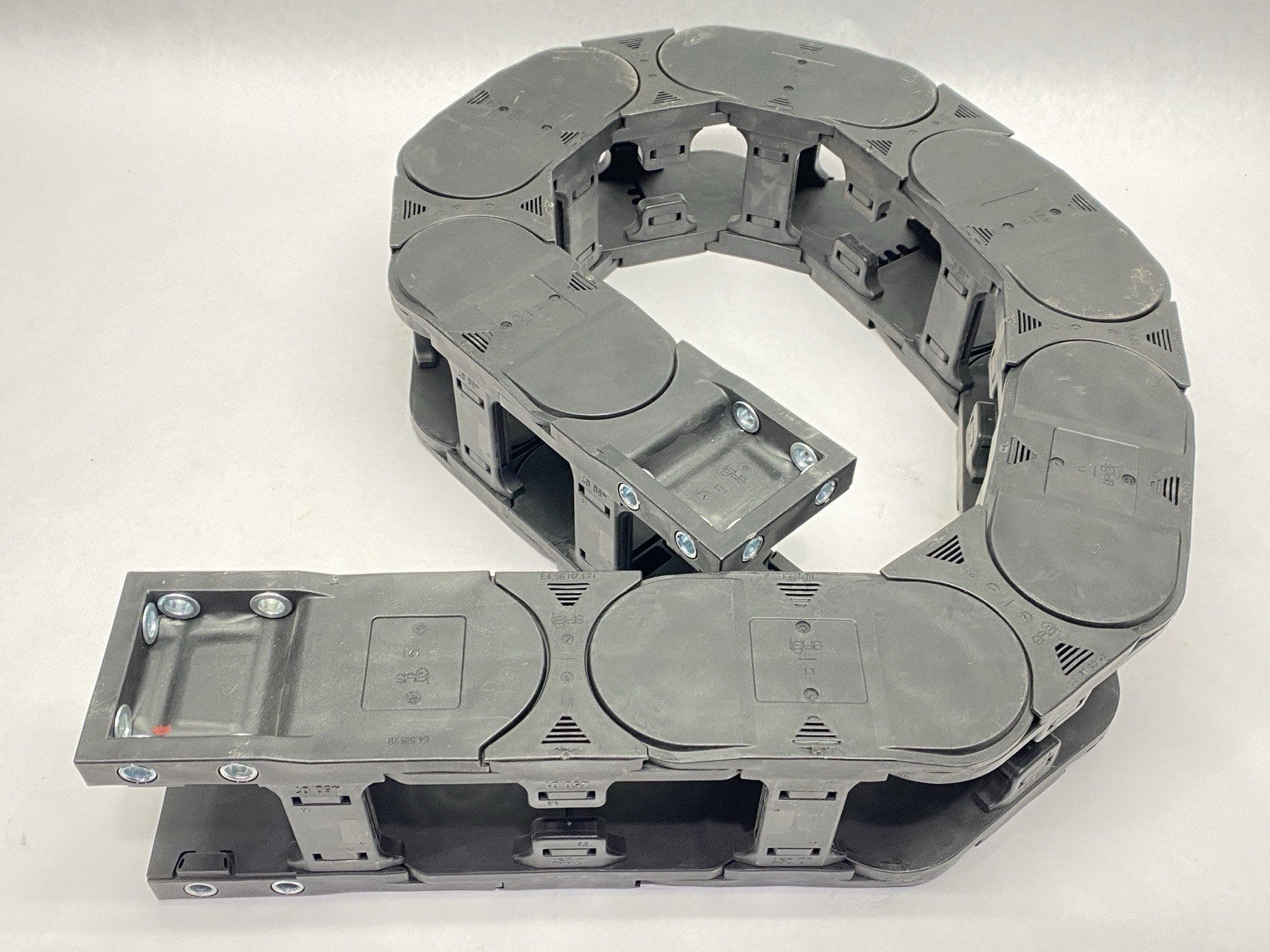E4.56.02.135 | Igus Series E4.56 Energy Chain 12 Links 3.58ft w/ E4.561.12 Bracket - Used - Maverick Industrial Sales