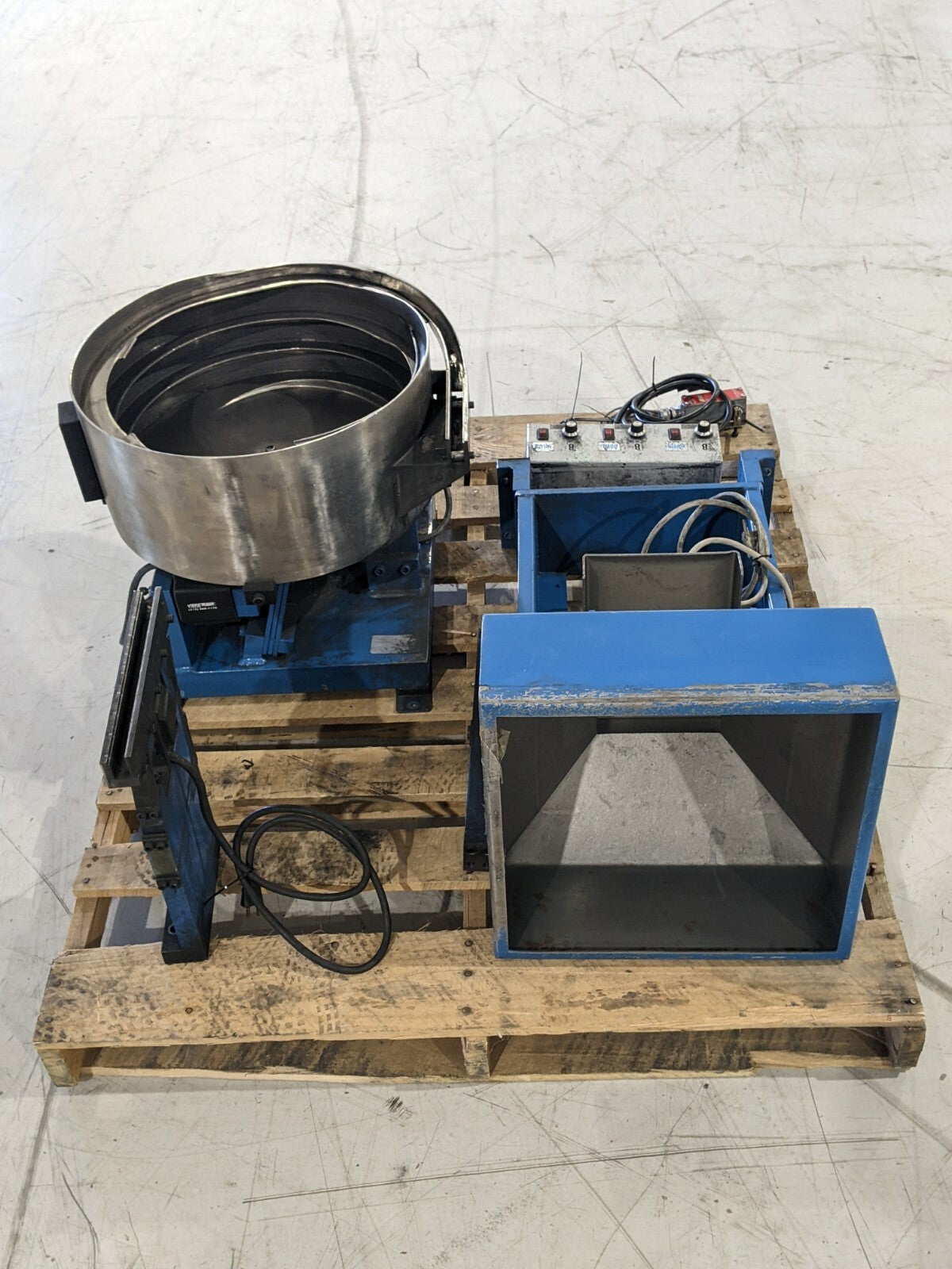 Vibra-Flight 76018 Vibratory Feeder System w/ Bowl, Inline, Hopper, FC-102 Plus - Maverick Industrial Sales