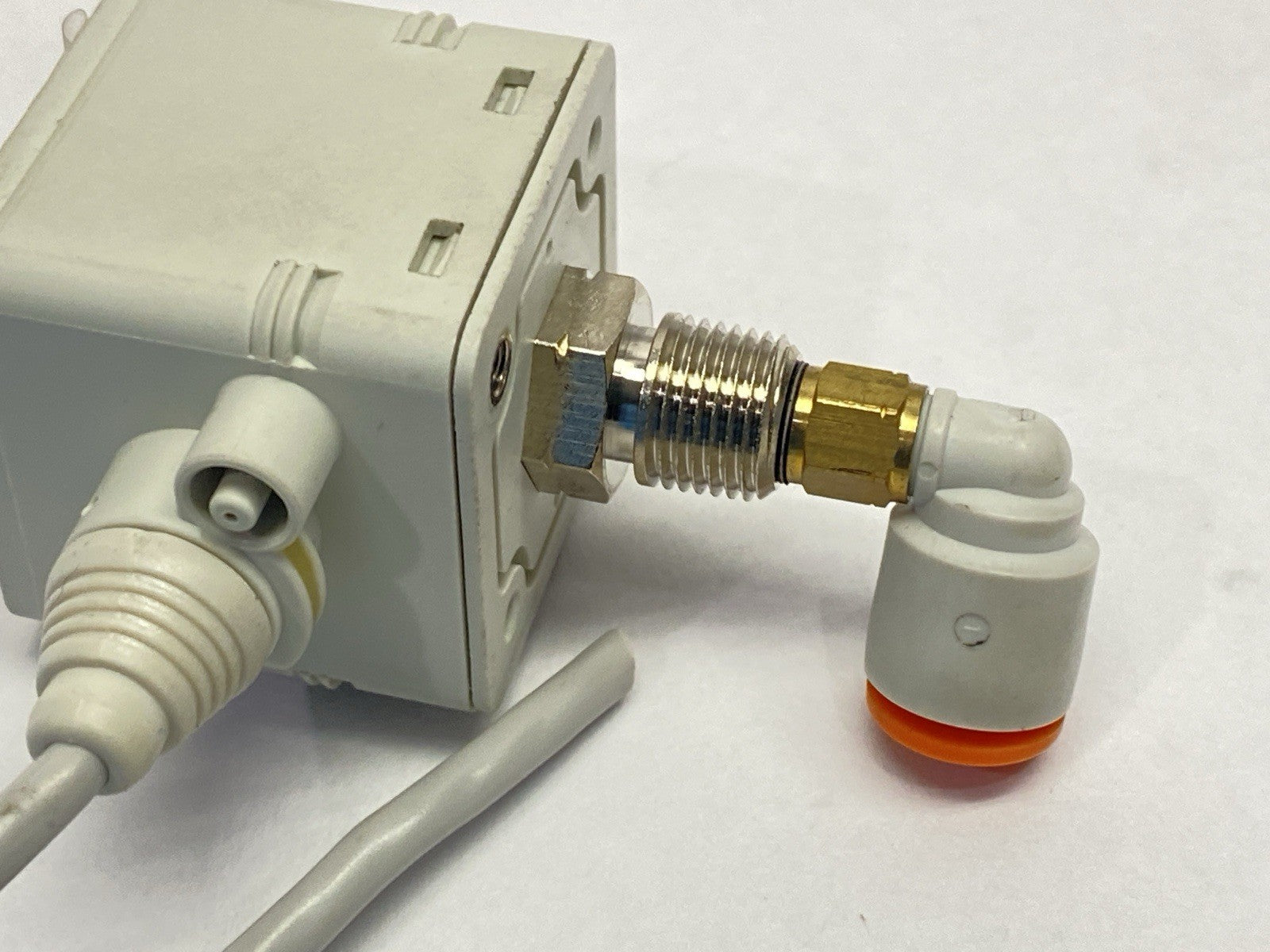 ISE40-T1-62L | SMC Pneumatic Pressure Switch 12-24VDC - Used - Maverick Industrial Sales