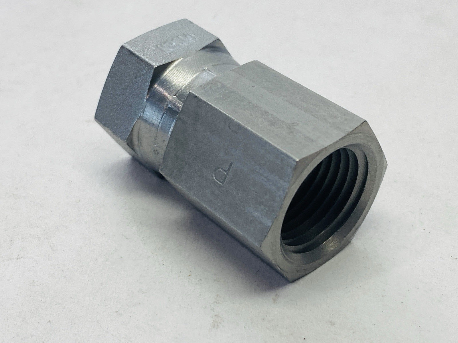 Parker 0207-8-8 Pipe Adapter 1/2-14" x 1/2-14" NPT/NPTF to NPSM Swivel LOT OF 5 - Maverick Industrial Sales