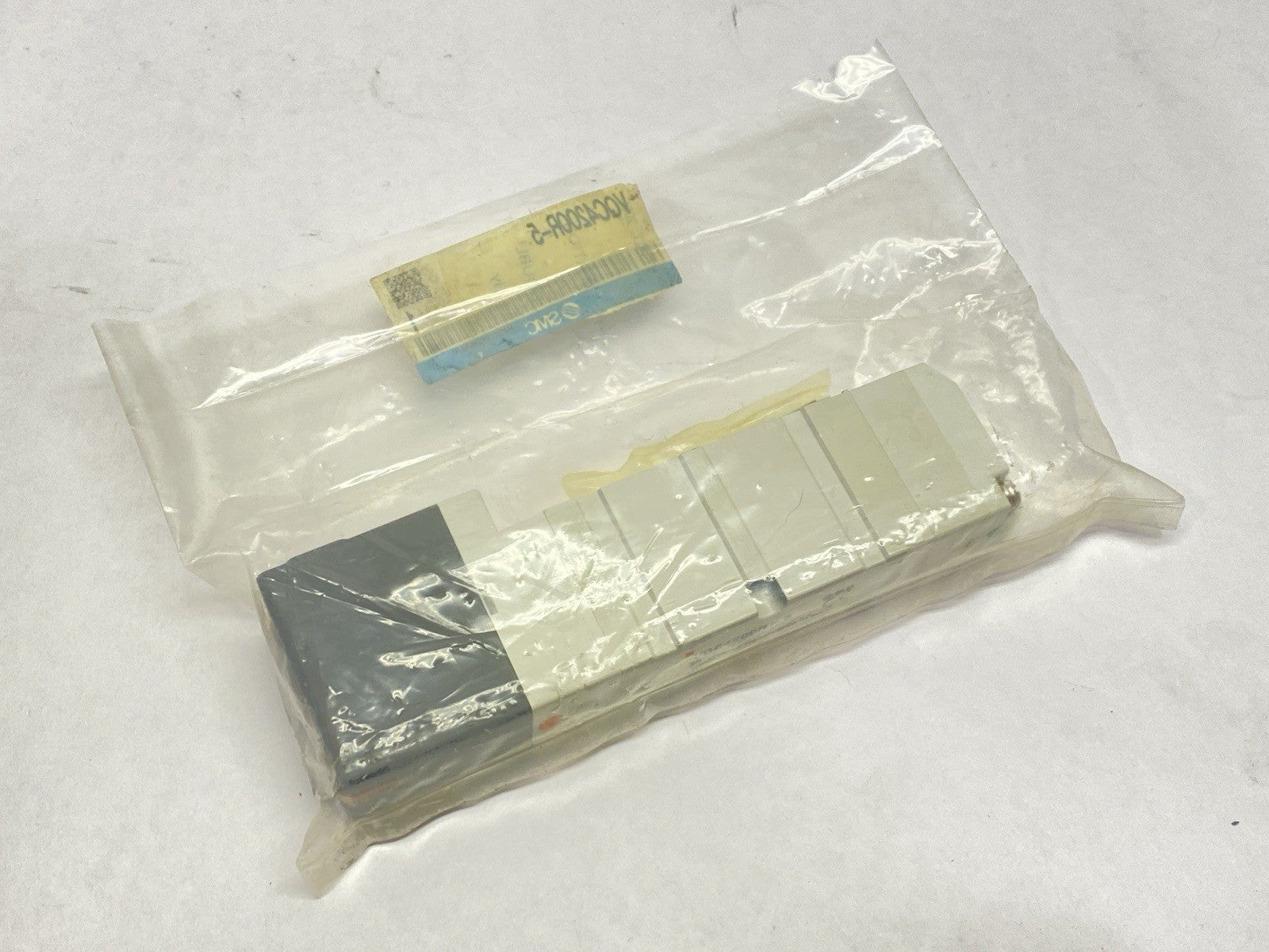 VQC4200R-5 | SMC Pneumatic Manifold Solenoid Valve 5-Port - New - Maverick Industrial Sales