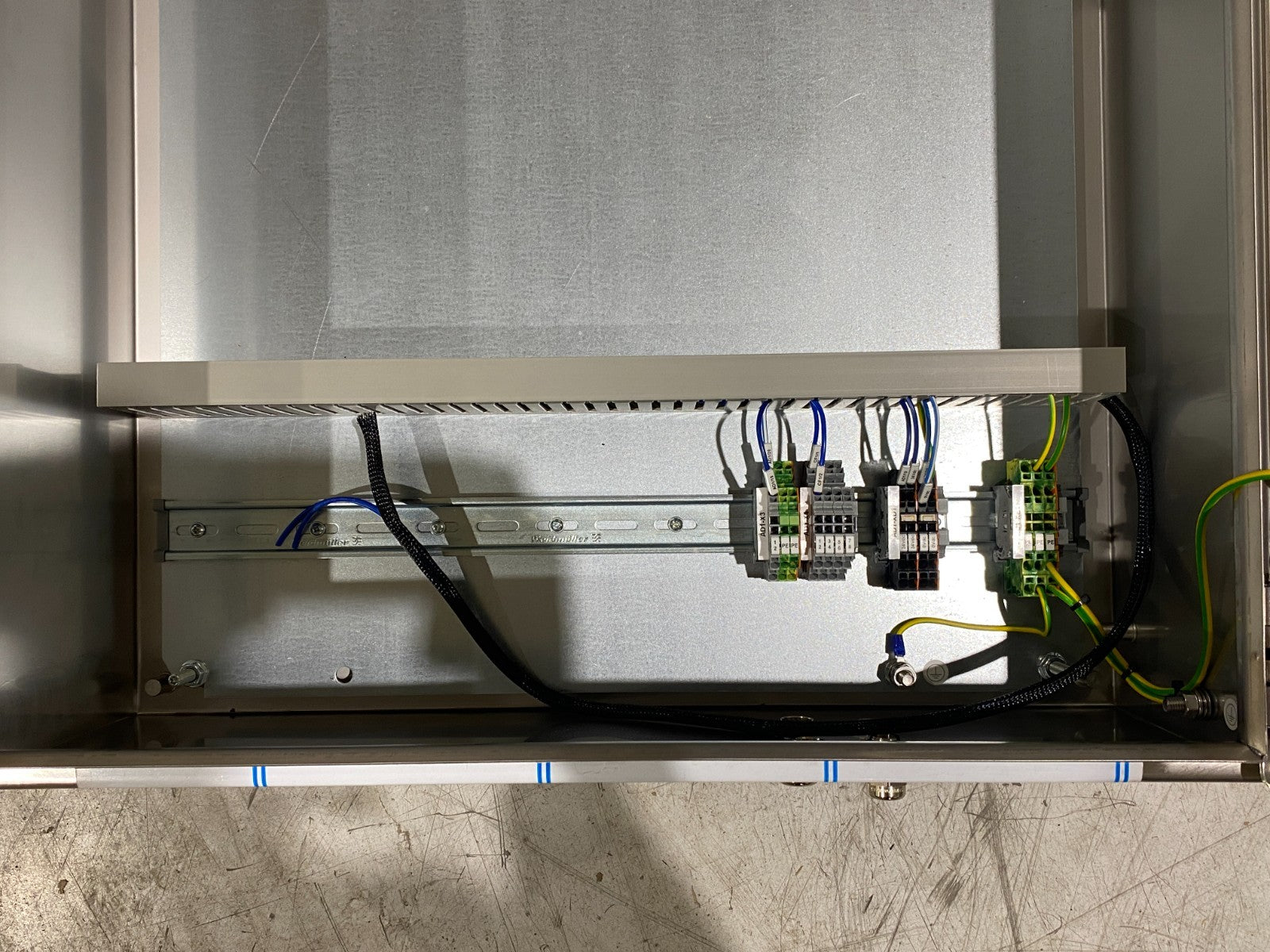 9405600 | Rittal KEL 9405.600 Stainless Steel Enclosure 600x600x210mm HOLE CUT - New – Open box - Maverick Industrial Sales