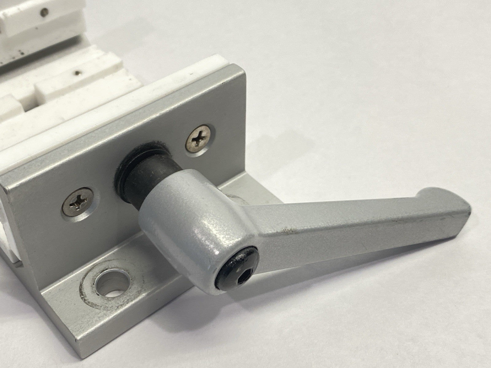 6833 | 80/20 Double Flange Short High-Cycle Linear Bearing 4-Slot w/ 6800 Brake - Used - Maverick Industrial Sales