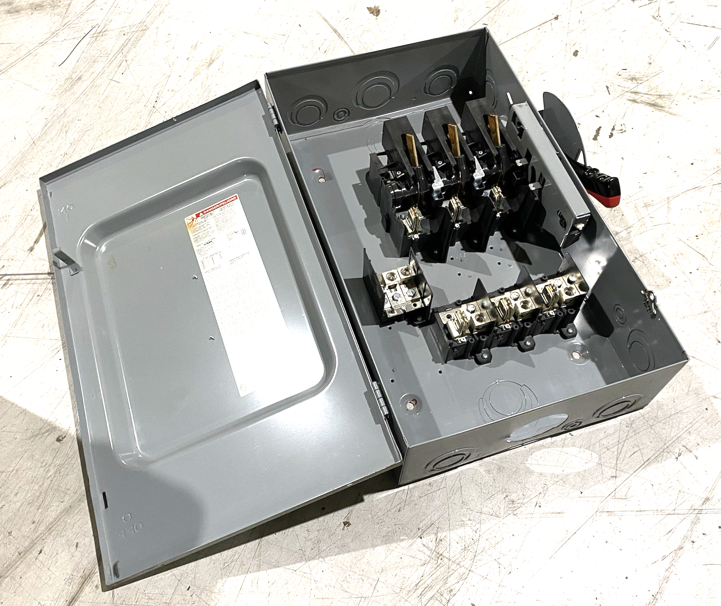 H364N | Schneider Square D Safety Switch, Heavy Duty, Fusible, 200A, 4-Wire 3-pole - Used - Maverick Industrial Sales