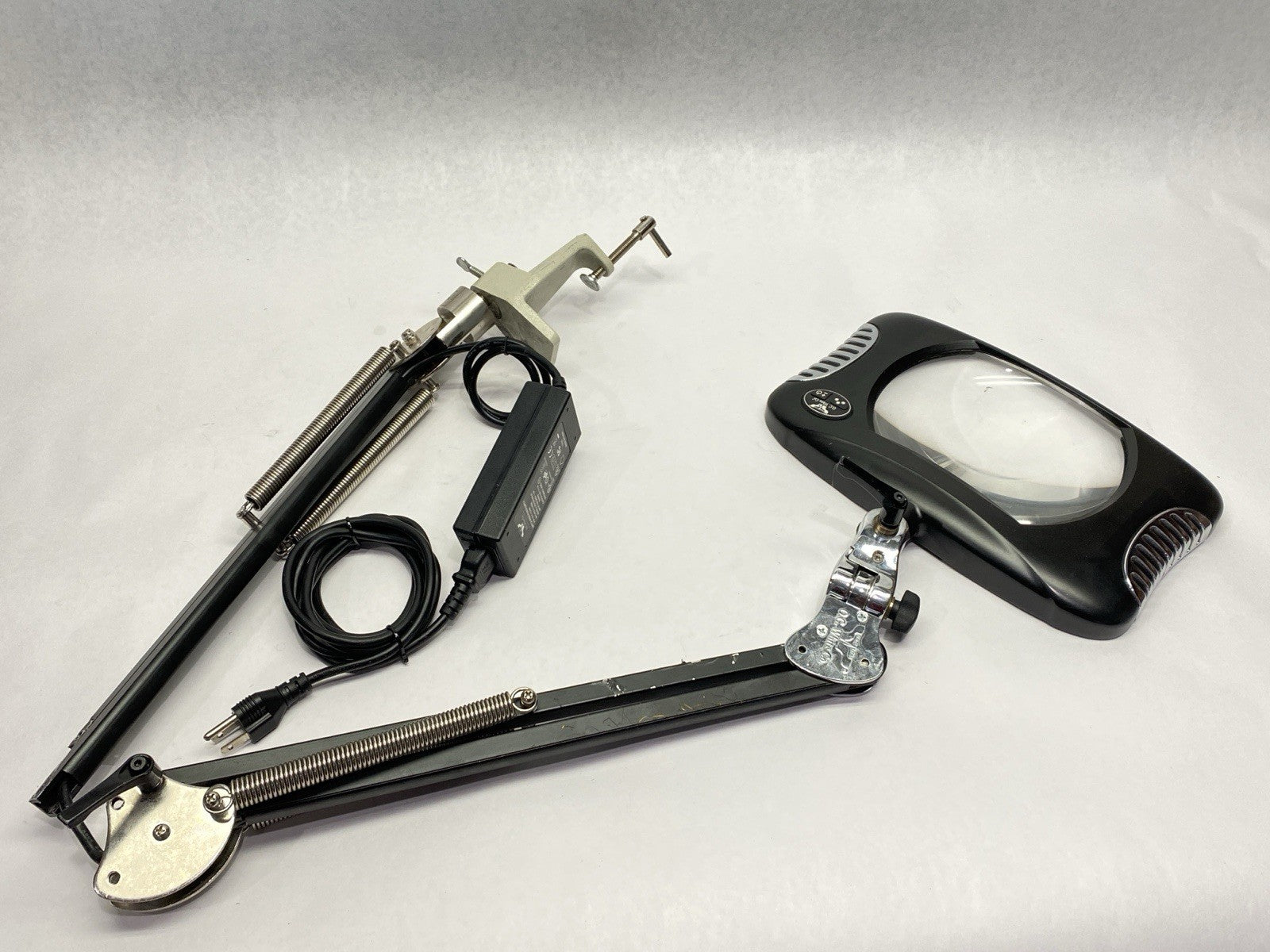 82400-4-B | O.C. White Green-Lite 7"x5.25" ESD Safe Magnifying Lamp BAD ARM - For parts or not working - Maverick Industrial Sales