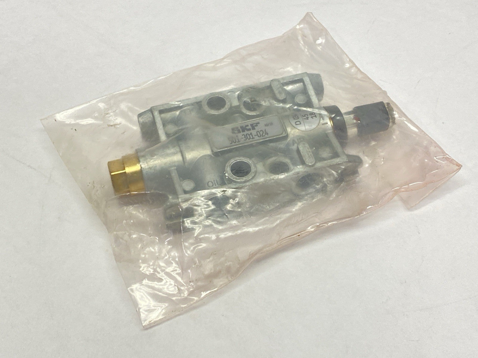 SKF 501-301-024 Injection Oiler 501 With Adjustable Metering Quantity - Maverick Industrial Sales