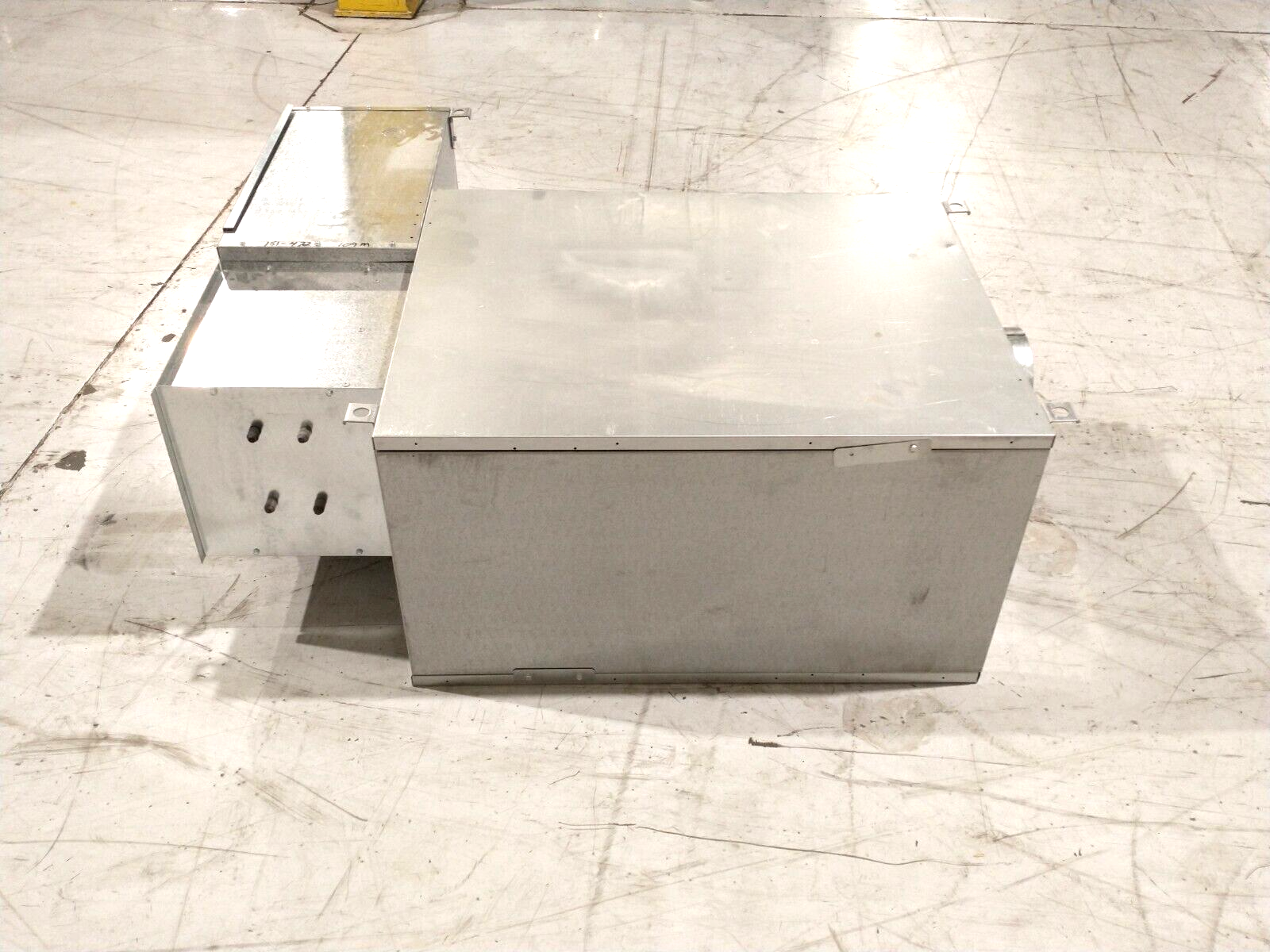 Trane VSEF0600AA0DD00FD1000L0WWB05511W Volume Unit & DB20732-5.5-3P Heater - Maverick Industrial Sales