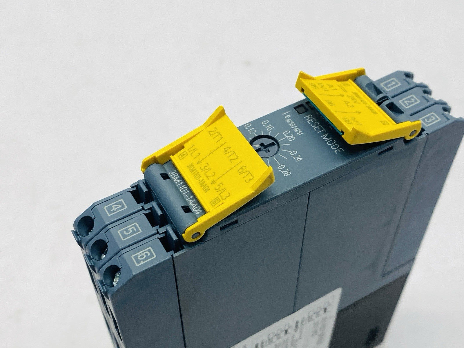 Siemens 3RM1101-1AA04 Fail Safe Direct Starter 0.1-0.5A 500V 24VDC 0-0.12kW - Maverick Industrial Sales