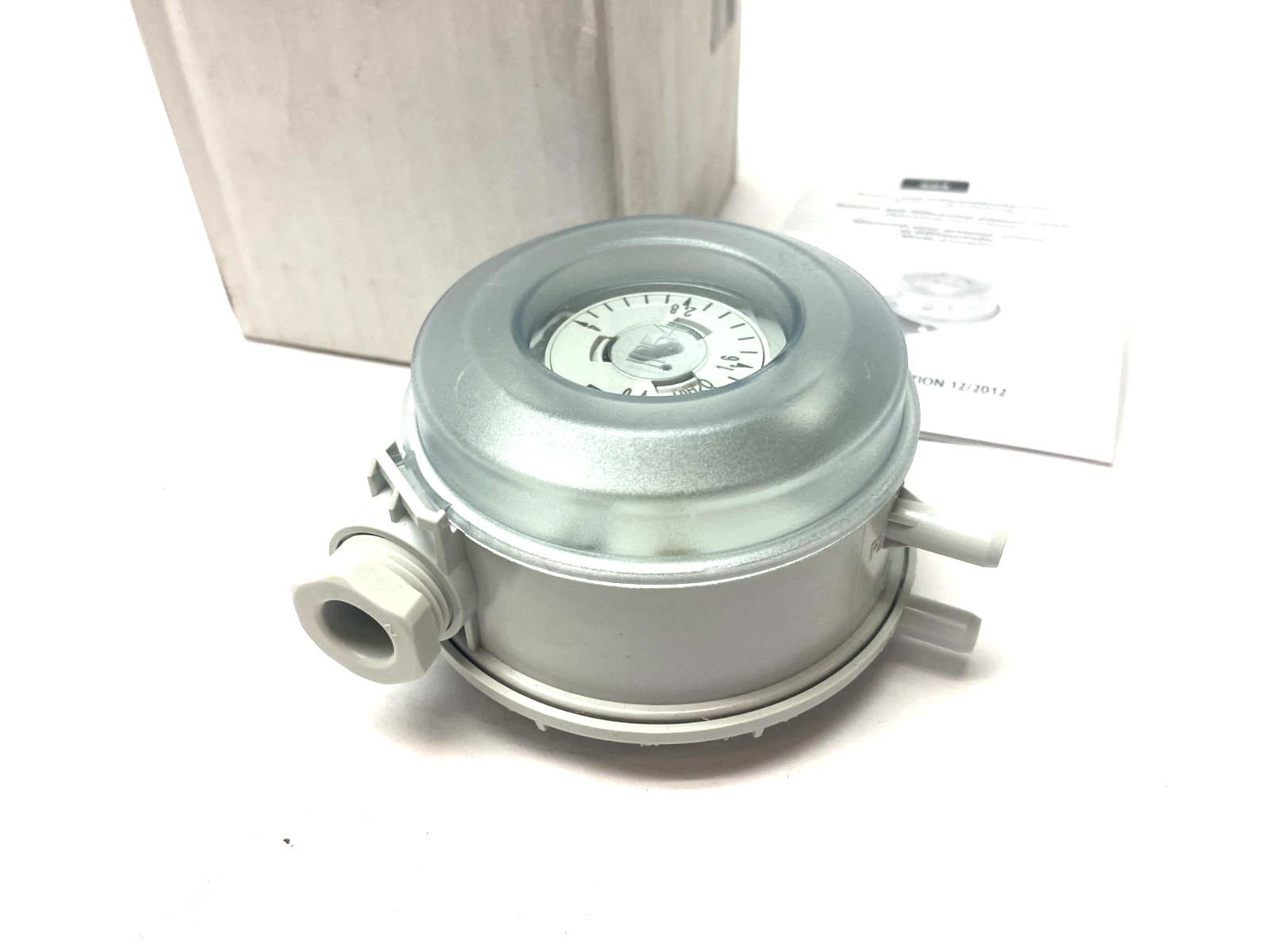 Huba Control 604.S220030 Relative or Differential Pressure Switch 0.4...4inchH2O - Maverick Industrial Sales
