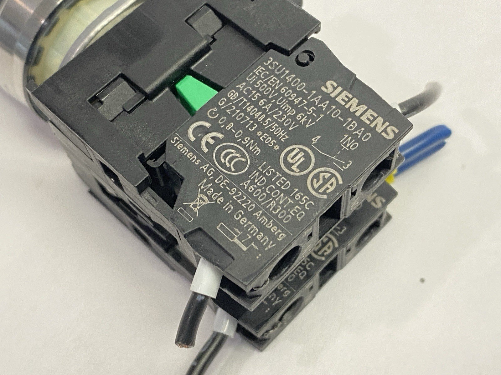 3SU1150-4BF11-1BA0 | Siemens Keylock Switch 2-Position 10A 500V 22.3mm NO KEY - Used - Maverick Industrial Sales