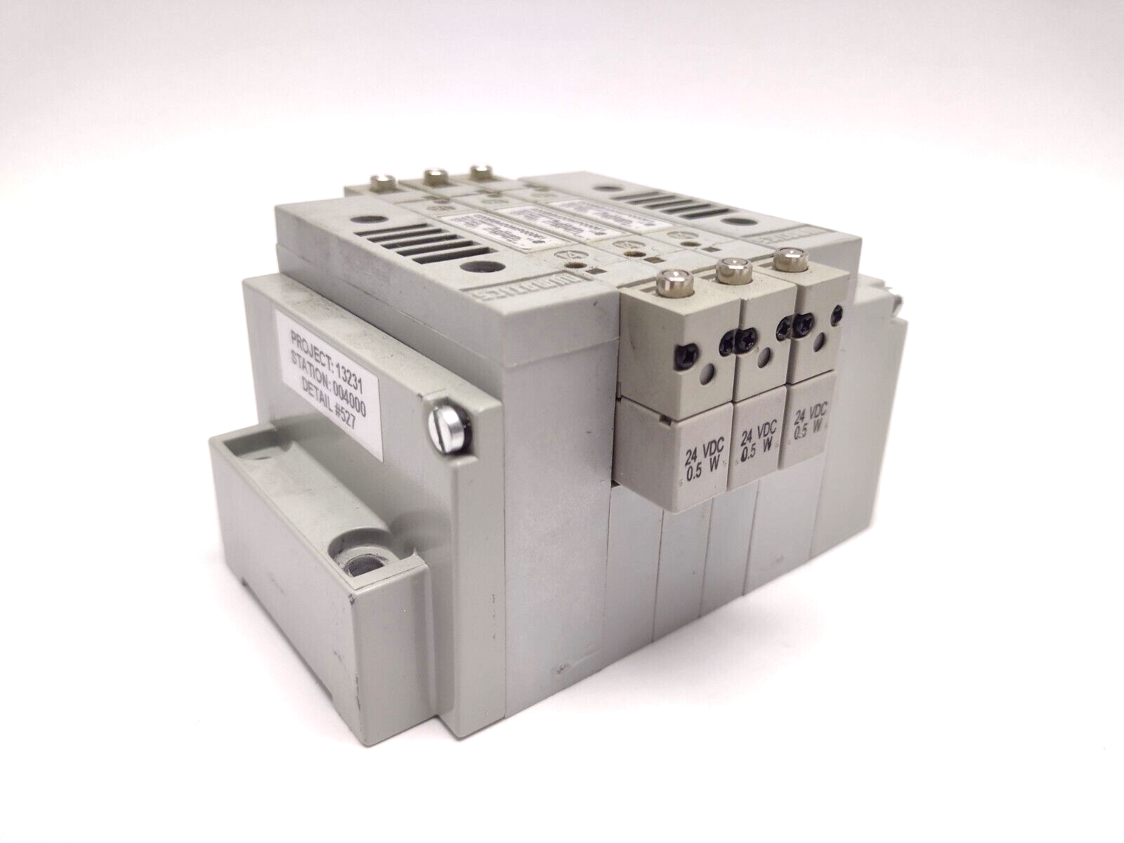 Numatics AKJ6C0000HLMUF Manifold with 020BB400MP00061 Double Solenoid Valves - Maverick Industrial Sales