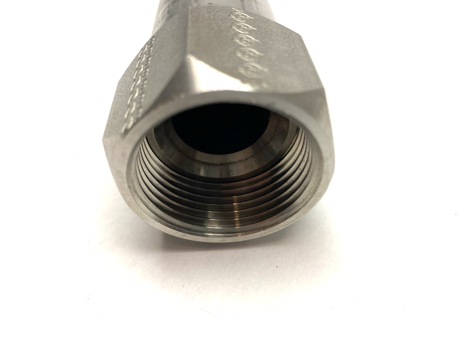 MBC-16-SS | Stainless Steel Braided Pipe 1" NPT 1' Overall Length SHELFWARE - New – Open box - Maverick Industrial Sales