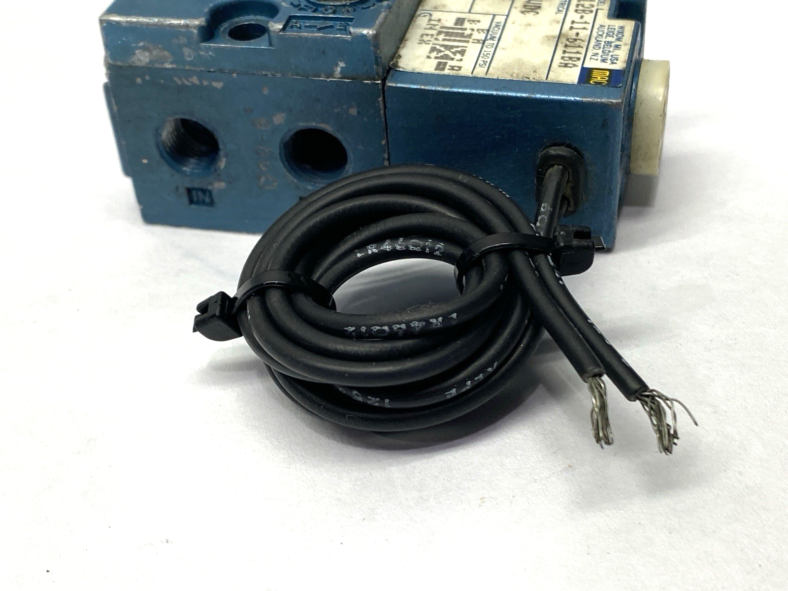 612B-11-611BA | MAC Valves Pneumatic Solenoid Valve 1/4" Ports MISSING SCREW - Used - Maverick Industrial Sales